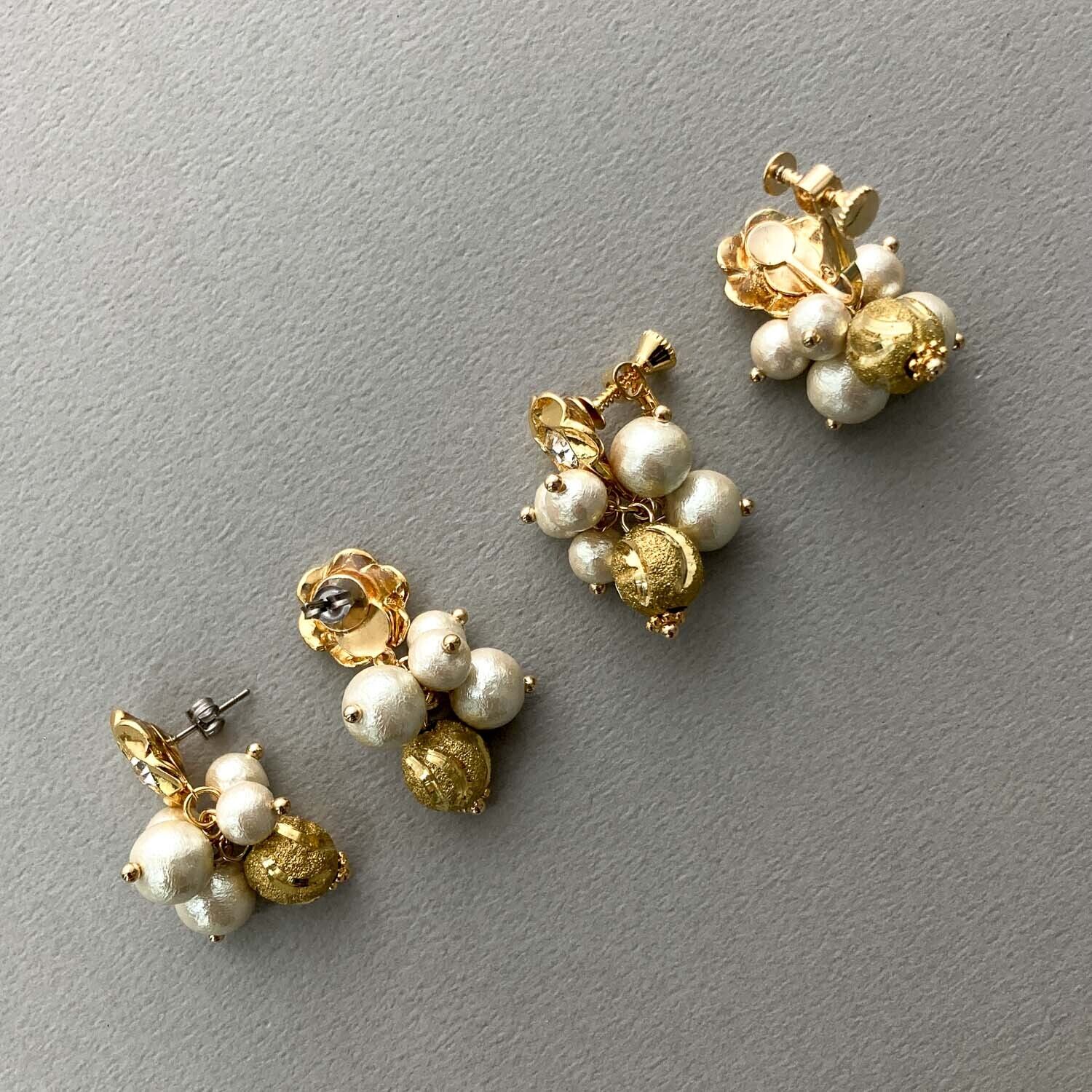 ゴールドお花とじゃらじゃらコットンパールの〈ピアス/イヤリング