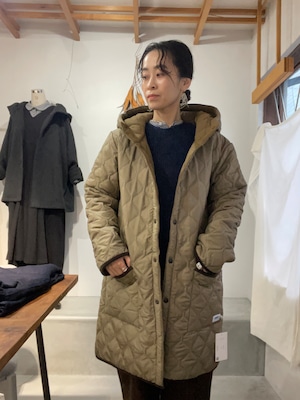 ARMEN PLAIN POLYESTER×FREECE HEAT QUILT REVERSIBLE HIGH COLLARHOODED COAT