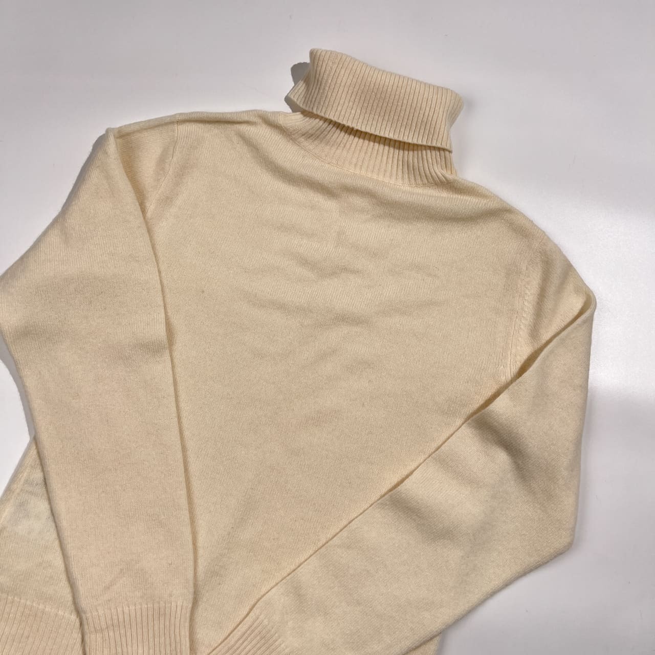 カシミヤ100% courreges クレージュ タートルネック ニット セーター 11R /アイボリー系 オフホワイト レディース