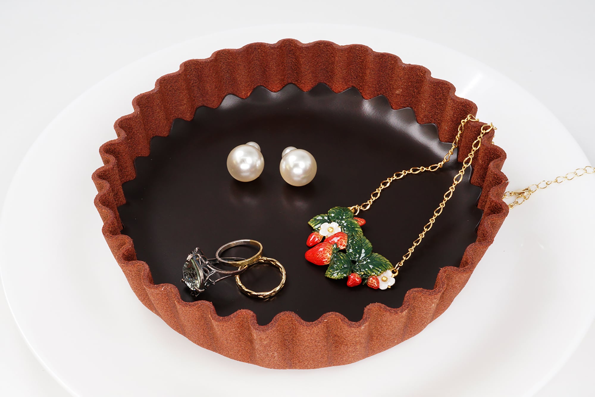 チョコタルトなアクセサリートレイ Lサイズ(直径150mm)/本革 チョコタルトなアクセサリートレイ Lサイズ(直径150mm)/本革