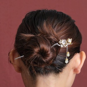 サザンカと木蓮の花のかんざし - 清々しい雰囲気を醸し出す　K202