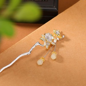 サザンカと木蓮の花のかんざし - 清々しい雰囲気を醸し出す　K202