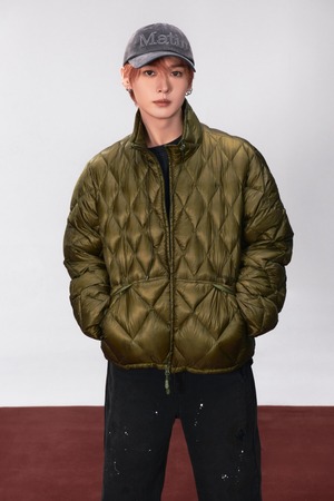 ★Stray Kids リノ 着用！【MATIN KIM】MIX QUILTED LIGHT DOWN JUMPER IN KHAKI