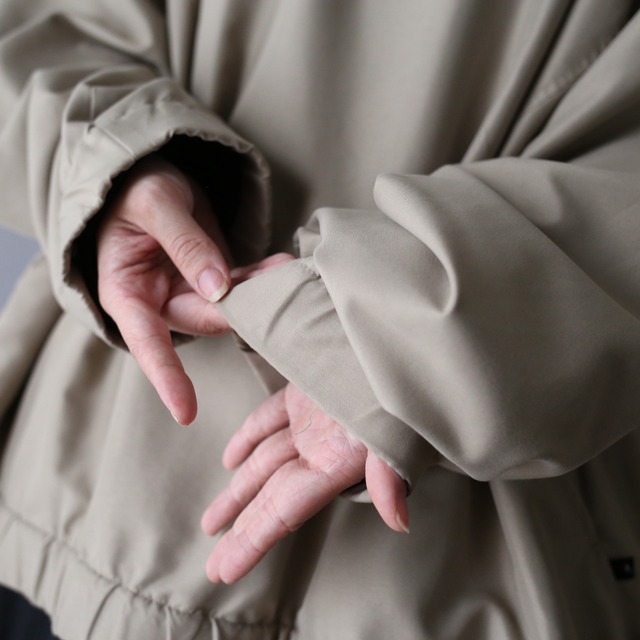 "3-way style" sleeve zip joint over silhouette pullover