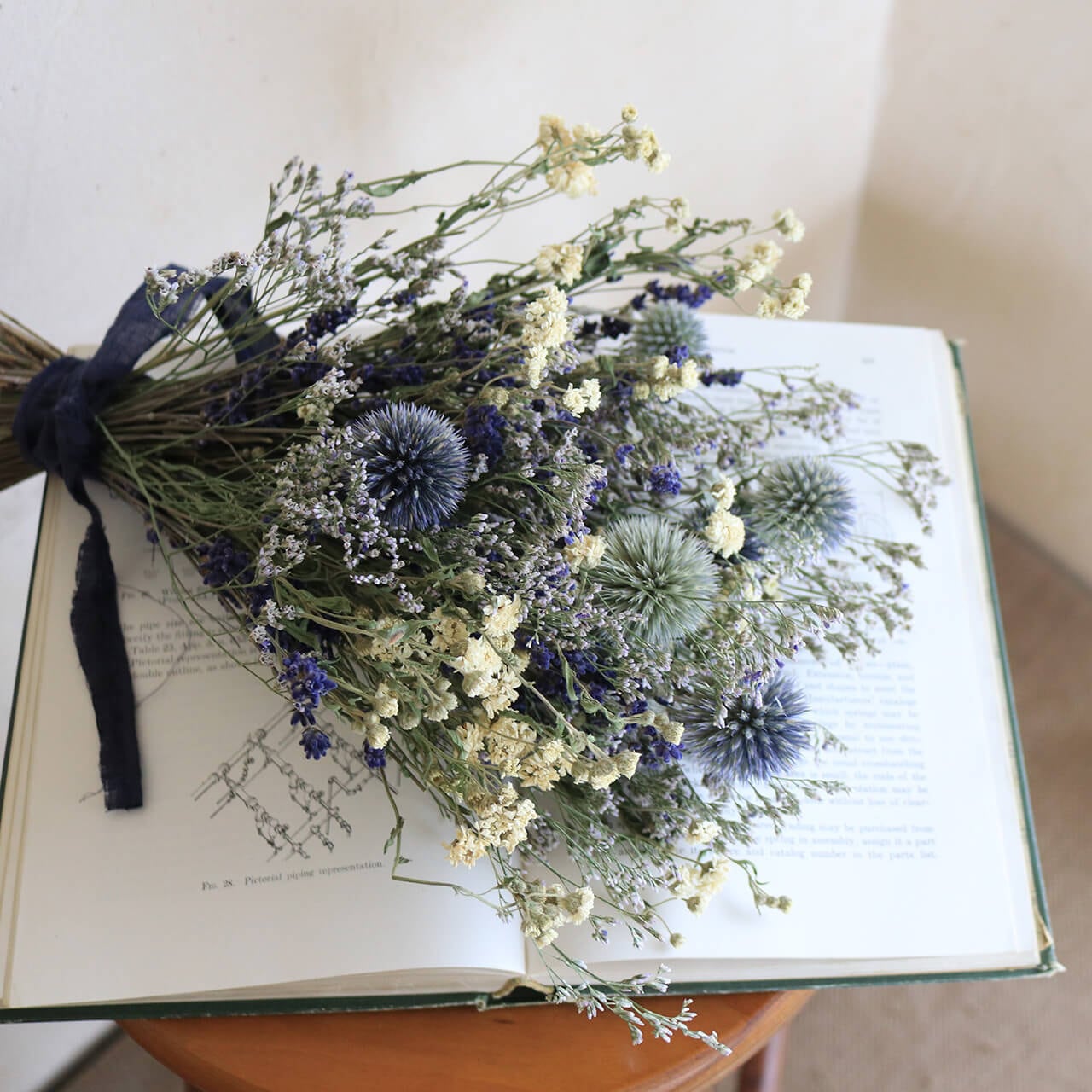 1点もの】ブルーホワイトのエレガントなスワッグ ＊ ドライフラワー  