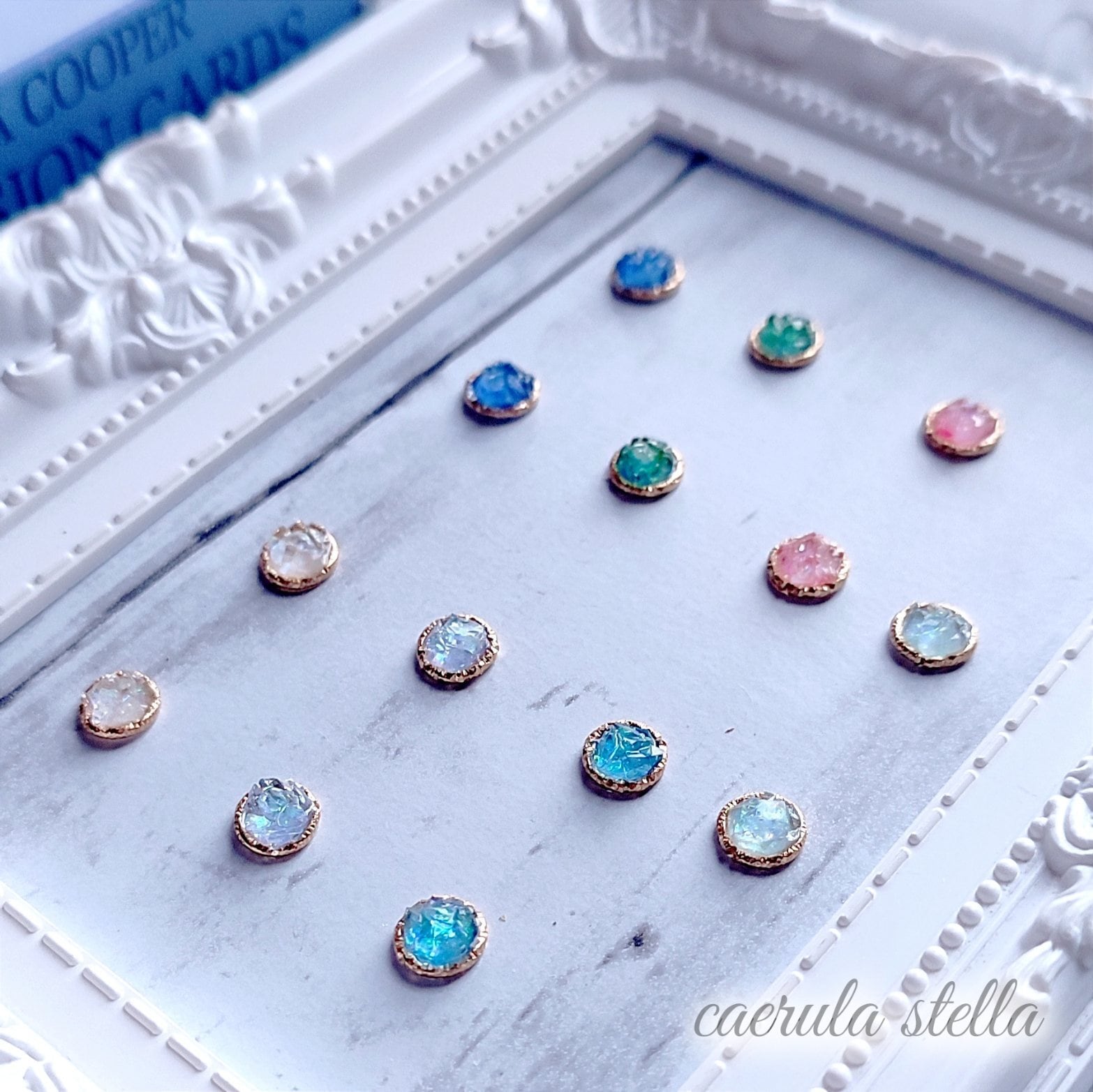 暗闇で光る【 小さな 琉球 ガラス の 鉱石 ピアス イヤリング 】k14gf