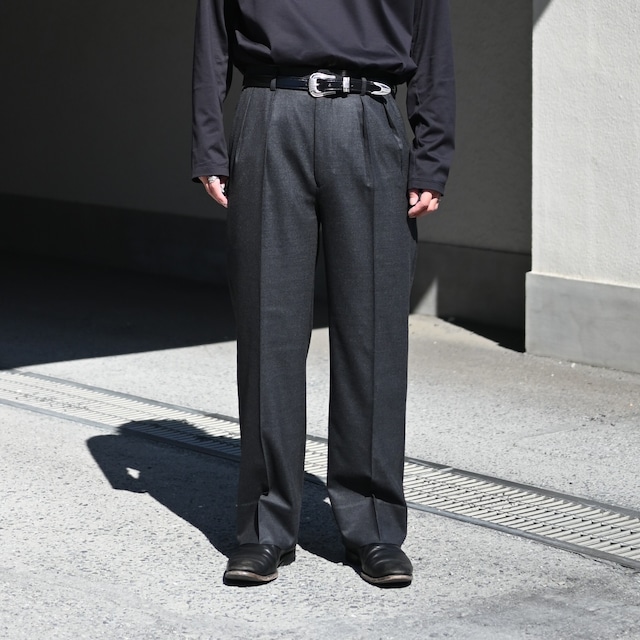 INTERIM / SUPER 120'S LIGHT WOOL FRANO WITH LEATHER PIPING 2-TUCK STRAIGHT SLACKS INTERIM / SUPER 120'S LIGHT WOOL FRANO WITH LEATHER PIPING 2-TUCK STRAIGHT SLACKS