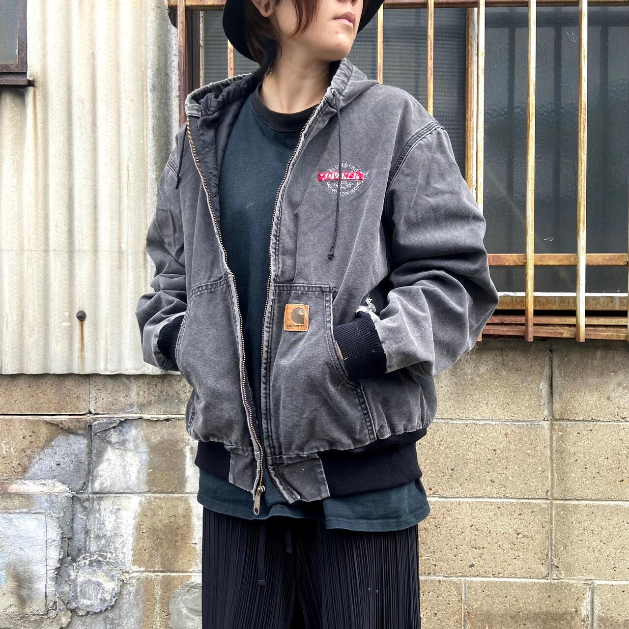 希少!》carhartt カーハート 緑☆ダックジャケット ネイティブ柄