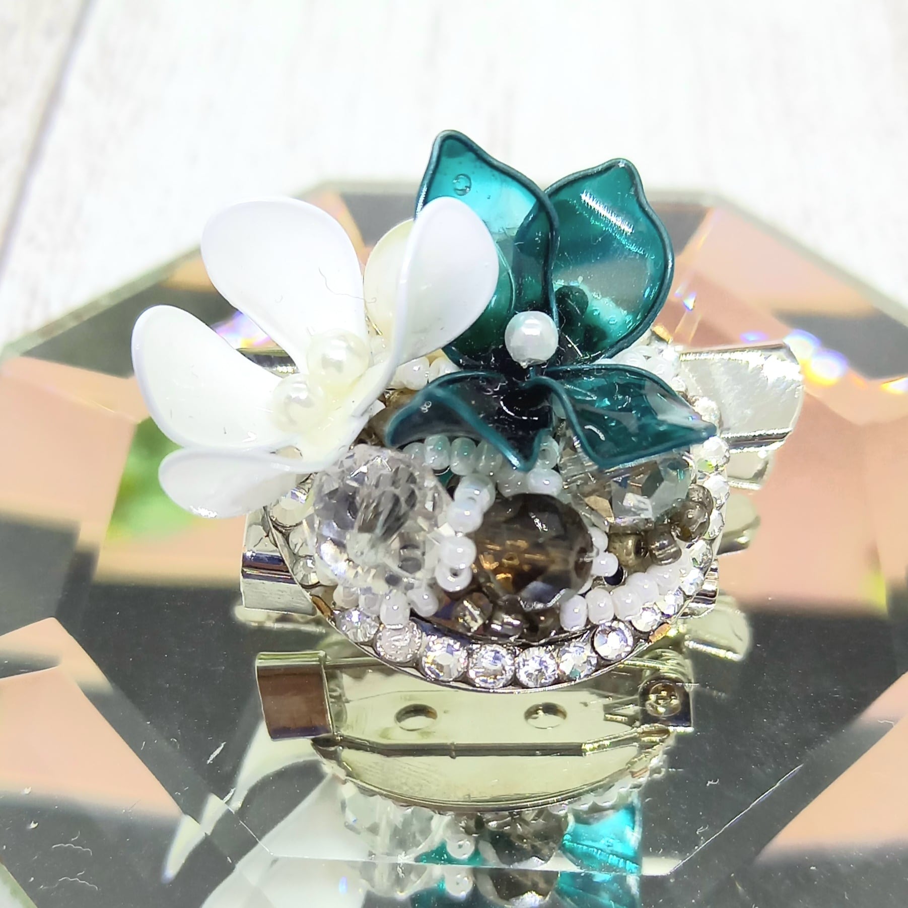 クラスター水晶・ピンブローチ | るり工房