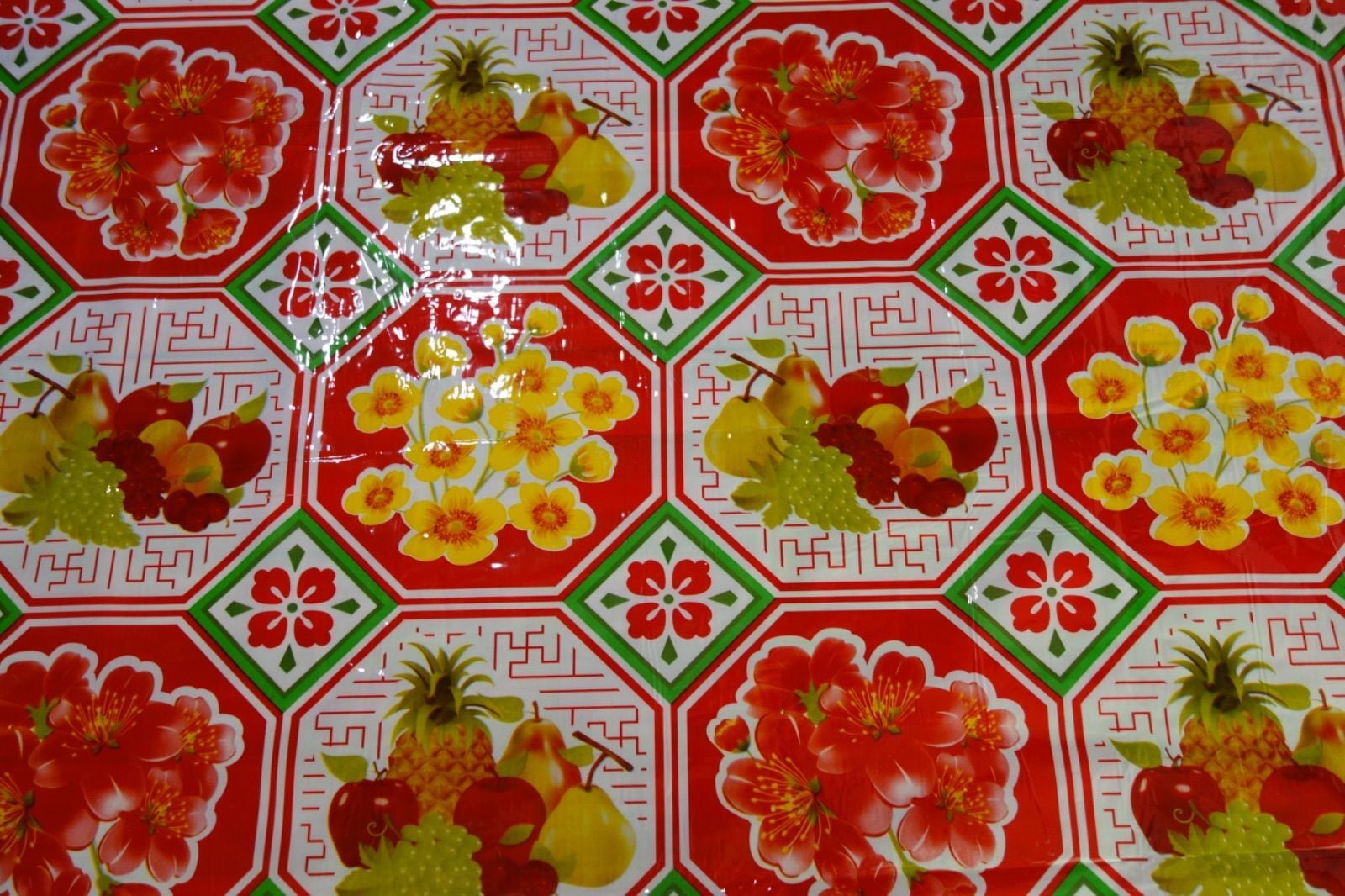 色とりどりカラフルなお花の手刺繍が素敵なテーブルクロス ベトナム