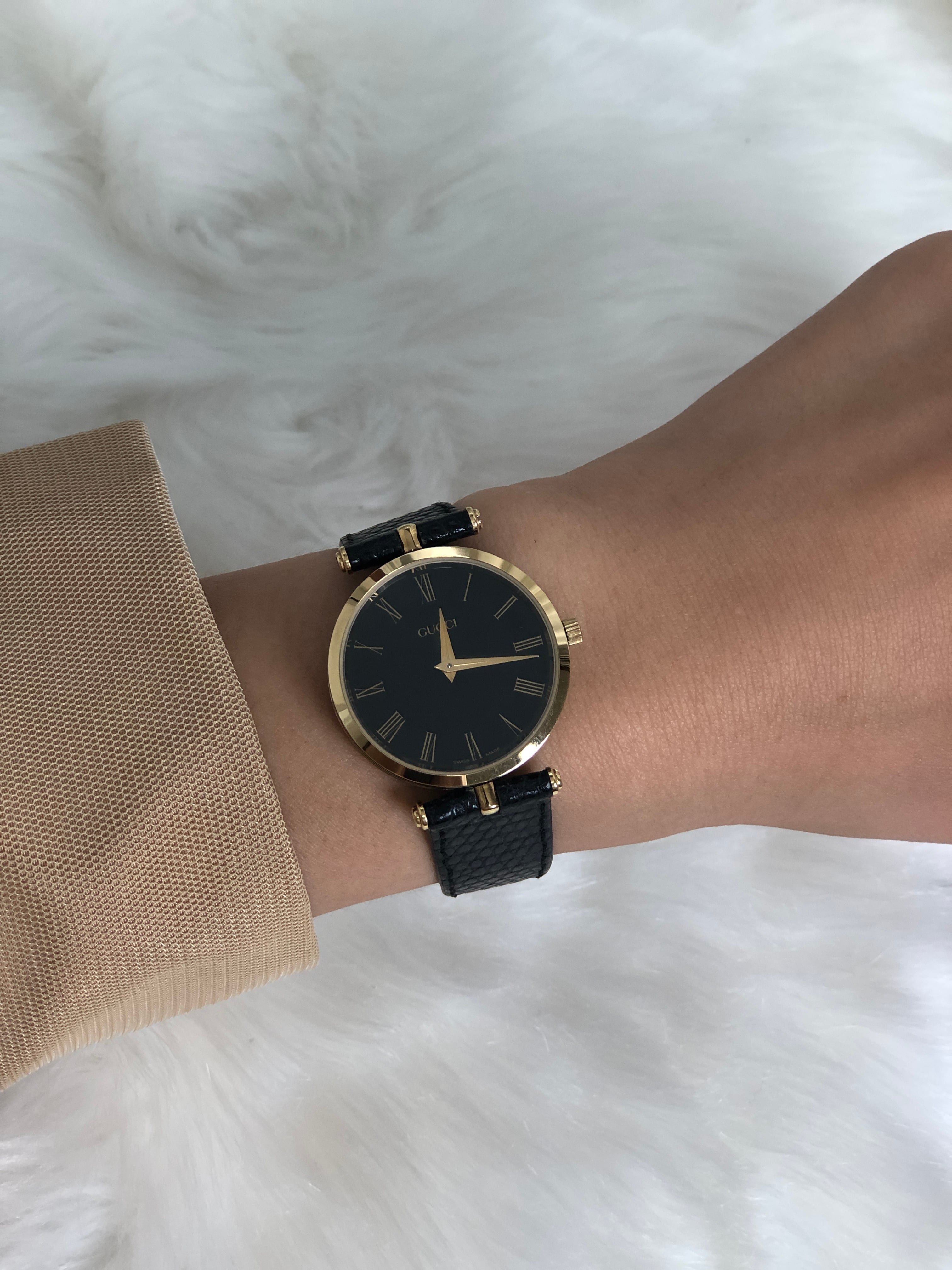 GUCCI グッチ 腕時計 ゴールド×ブラック ローマ文字 レザー vintage ヴィンテージ オールド 5nk33w
