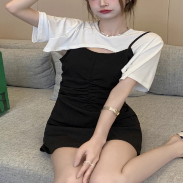 2点セット レディース スカート トップス セットアップ プリーツサスペンダースカート ミニスカート ミニ ショート 半袖 スリム スマート ハイウエスト ストレッチ かわいい 大人可愛い シンプル カジュアル おしゃれ こなれ感 ラフ ガーリー ルーズ 個性的 クール 主役級 存在感 抜け感 ラブリー キュート 都会的 アクティブ ナチュラル セクシー 無地 夏 デート お出かけ 公園 女子会 休日 ショッピング 合コン コンパ 重ね着 コーデ 美脚 脚長 モテ トレンド S M L XL 2XL