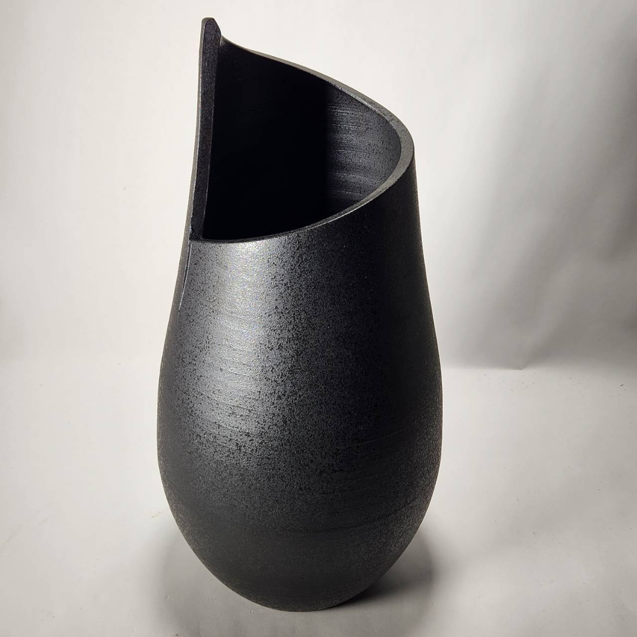 黒スパイラル花入 15号 （信楽焼き・花瓶・花入れ・花器・壺・壷