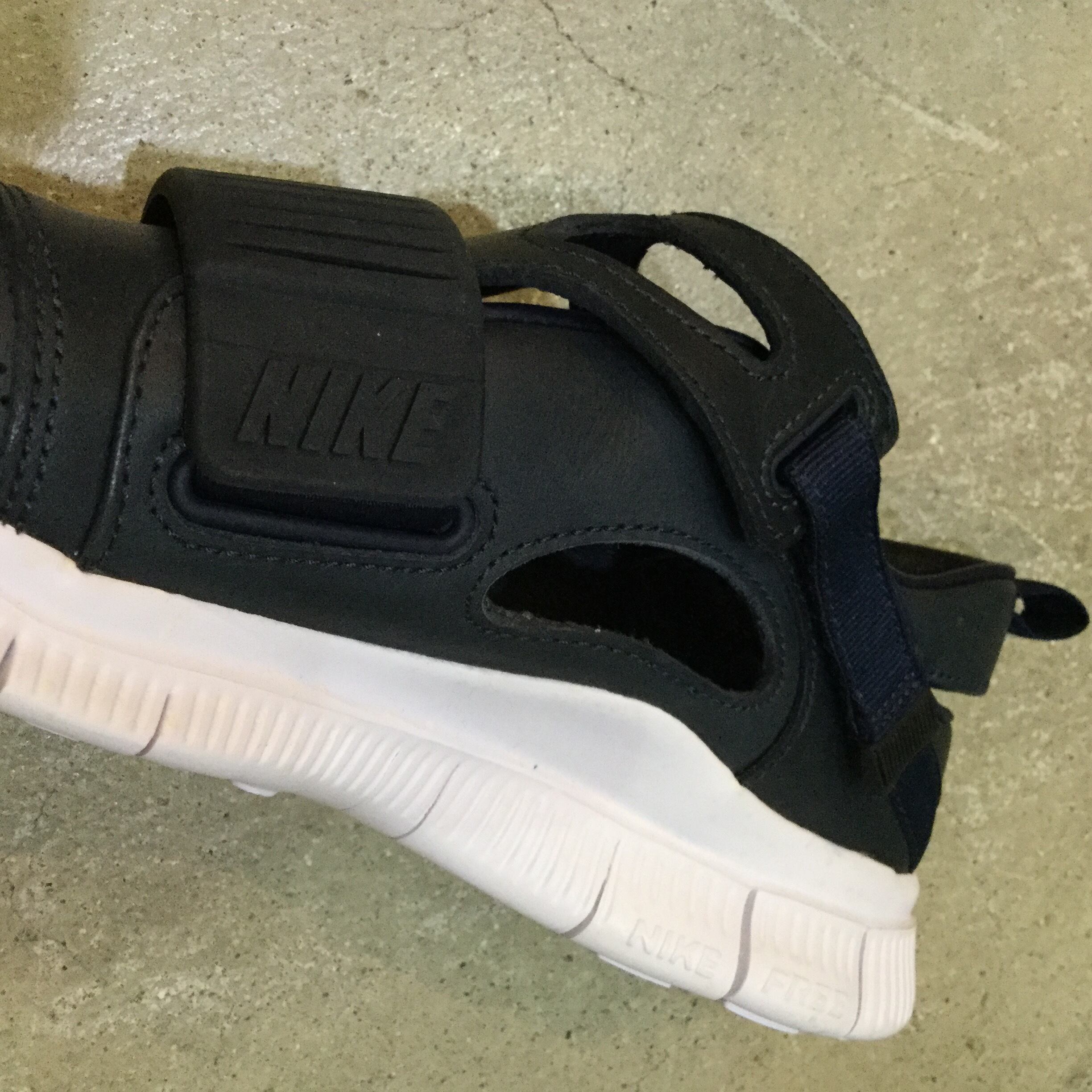 送料無料』新品未使用 NIKE フリー ハラチ カーニヴォ ネイビー 送料無料』新品未使用 NIKE フリー ハラチ カーニヴォ ネイビー