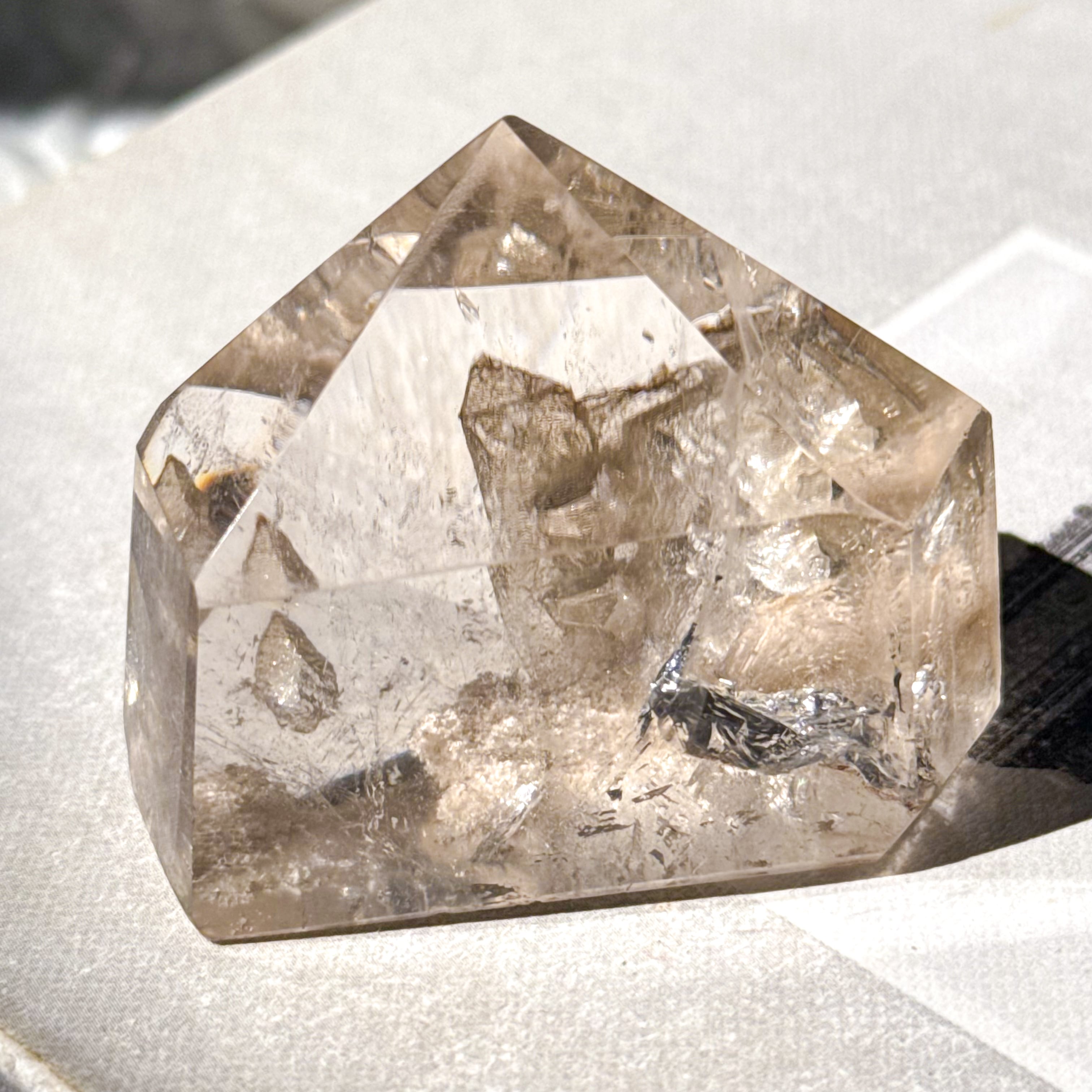 Manifestation Quartz (貫入水晶) 15