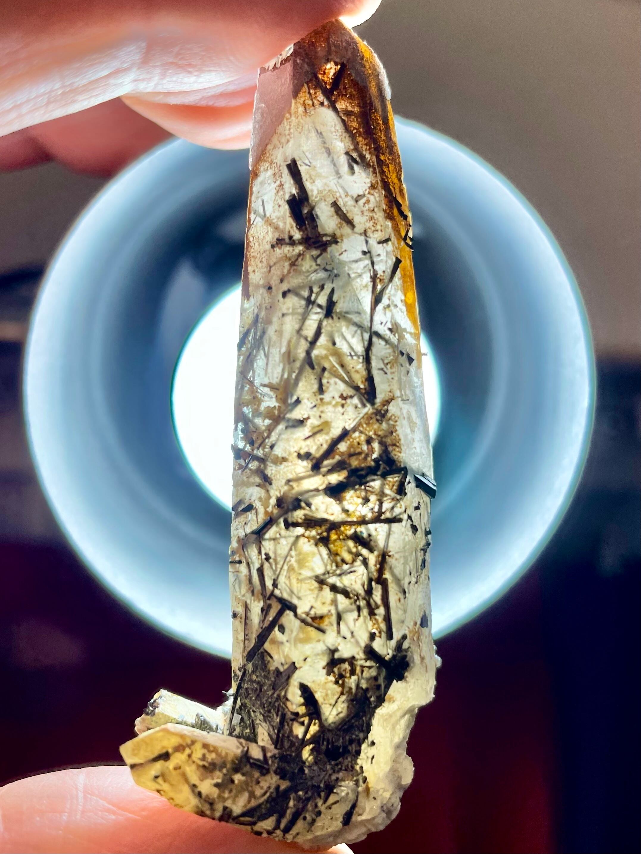 2) ナミビア産クオーツ(ブラック・トルマリン共生)