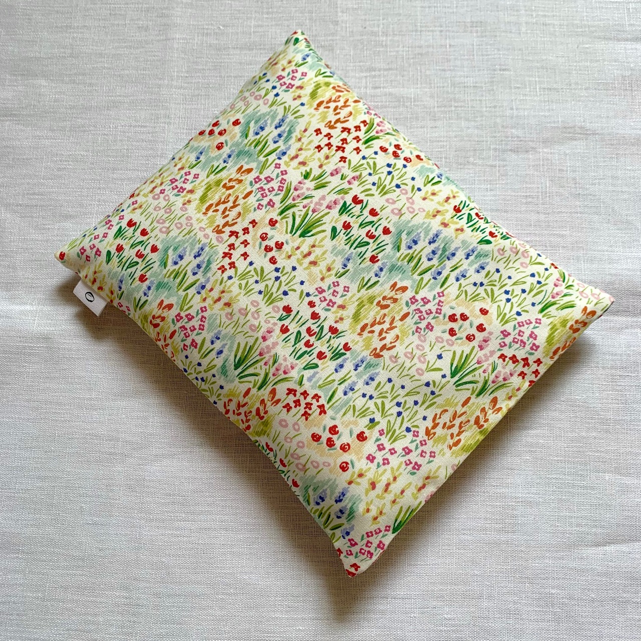 《アイピロー／首・肩用／大判》米ぬか・玄米カイロ（選べるハーブ）メモリアルガーデン柄　カバー付