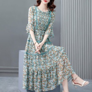 ワンピース レディース 送料無料 フレアワンピース シャツワンピース 花柄 フラワー ティアードワンピース クルーネック ピンタック 五分袖 ボリューム袖 ウエストマーク 体型カバー 細見えくびれ 脚長 美脚 二の腕カバー スタイル ロング丈 S M L XL ホワイト 白 花柄 フラワー 清楚 きれいめ 大人可愛い 上品 エレガント 透け感 抜け感 こなれ感 おしゃれ お洒落 大人女子 春 春服 夏 夏服 普段使い モテ お出かけ デート 女子会 通気性 涼し シフォン