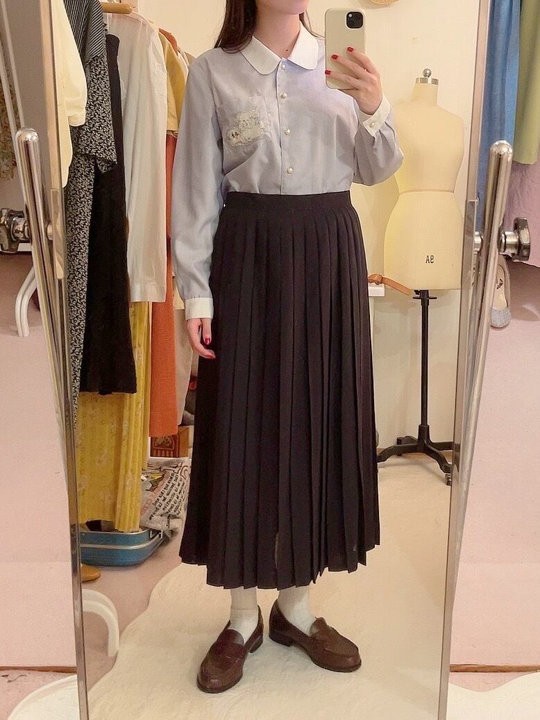 beads dogs pocket white collar shirt