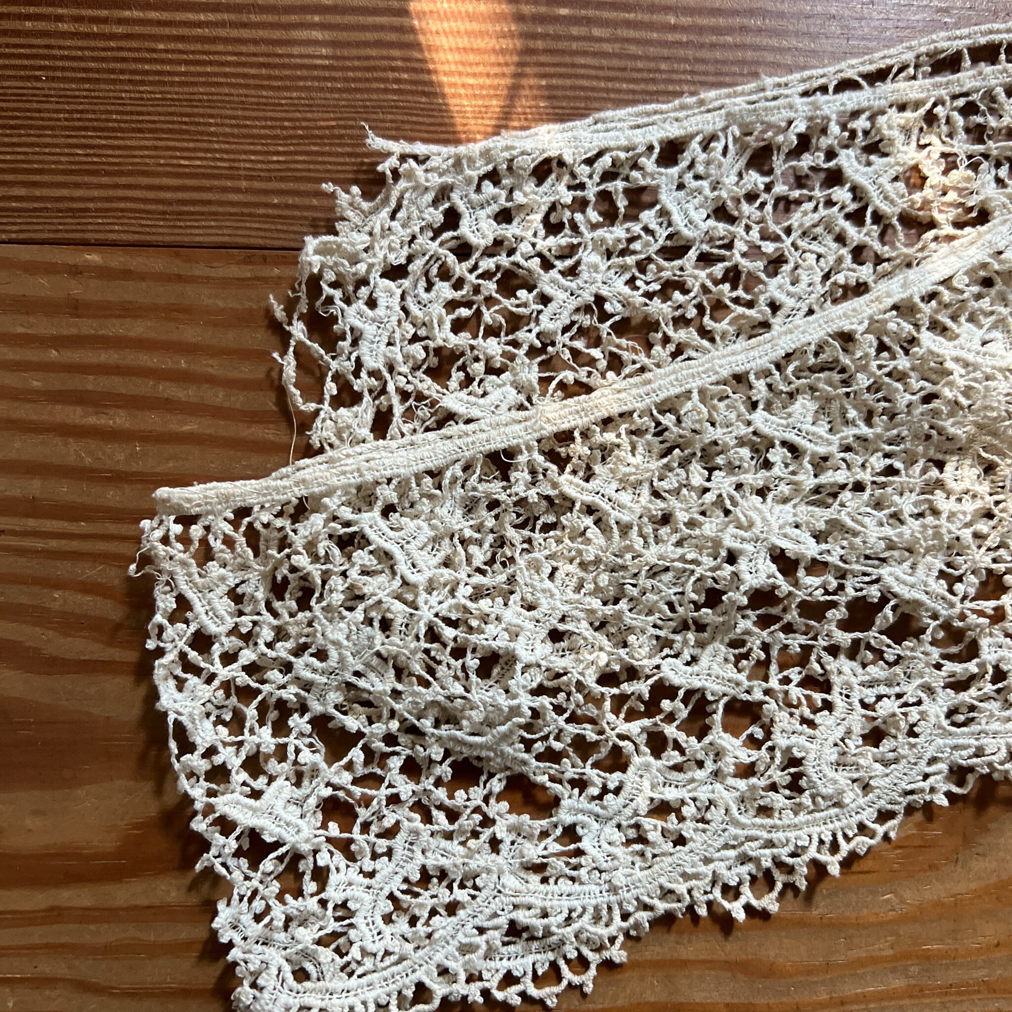 古いレース(A) ハギレ ドイリー フランスアンティーク ヴィンテージ