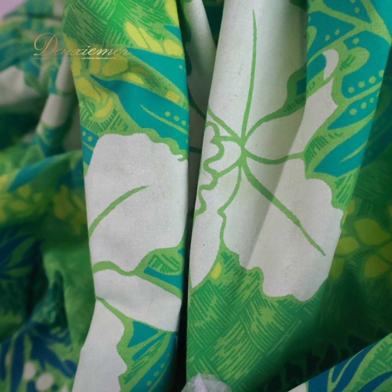 フラダンス衣装 パウスカート グリーン系 ハワイアンプリント アロハ フラ ダンス レッスン 練習 花柄 植物柄 シングル スカート 華やか 鮮やか かわいい おしゃれ ホワイト系 イエロー系 ネイビー系 黄緑 緑 白 黄 紺  演出衣装 リゾート コーディネート 大人かわいい レディース