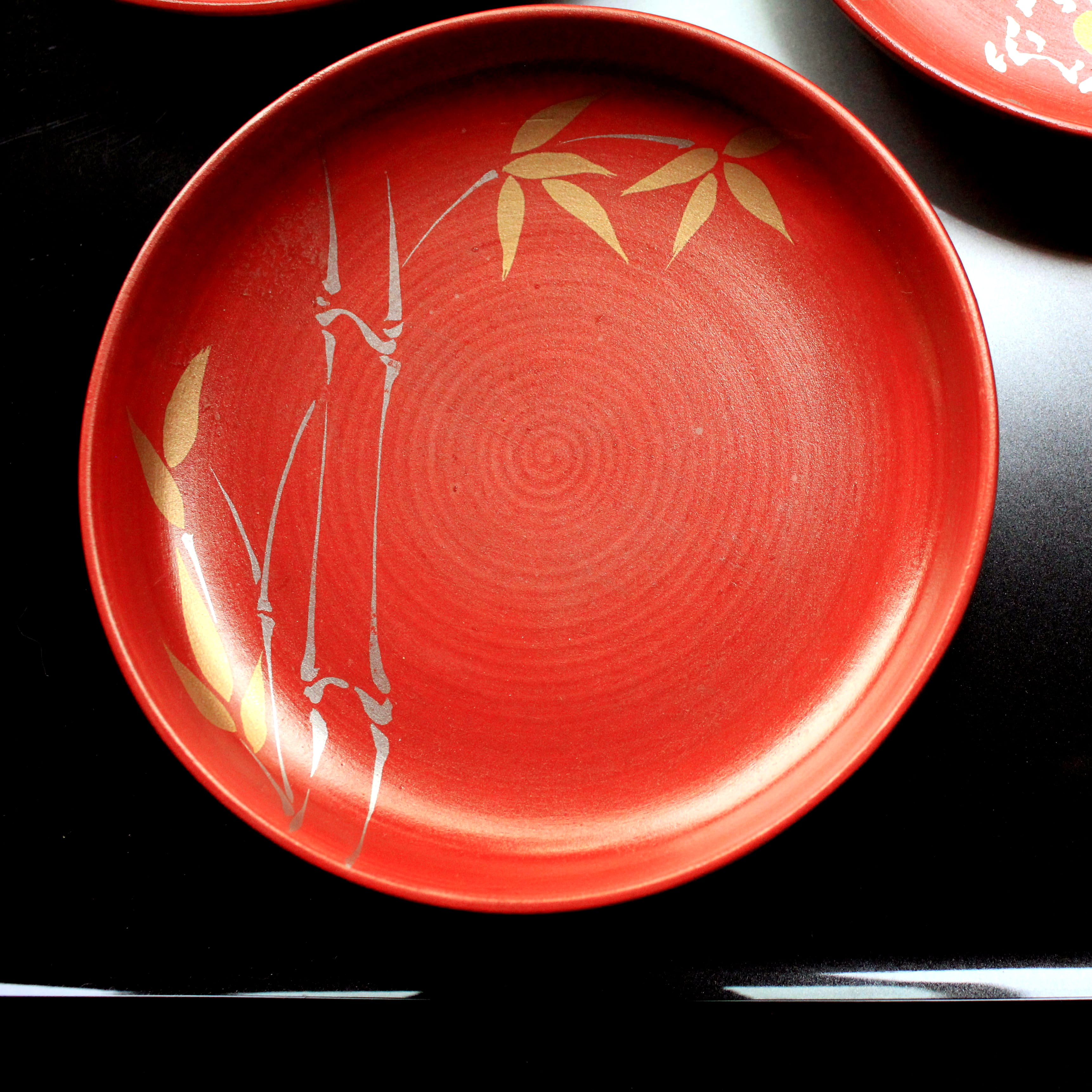 赤いシェブロンデザイン皿4枚セット 赤いシェブロンデザイン皿4枚セット VFST00000259_m.jpg