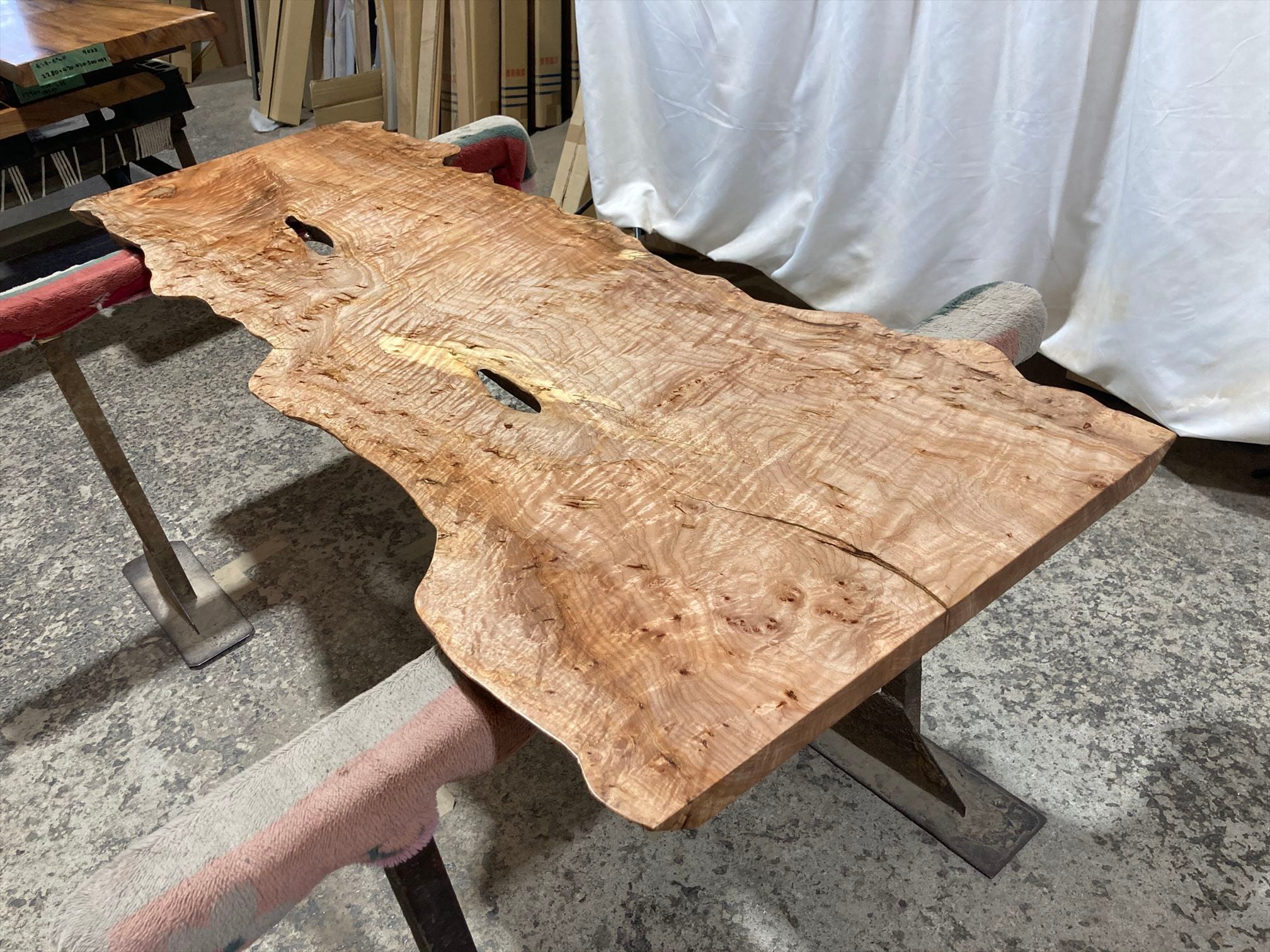 【極上杢】カエデ メープル 一枚板 縮杢 黒レジン埋め 112cm　楓 楓9034 杢木 メープル メイプル 一枚板無垢 乾燥材 1750x530‐400