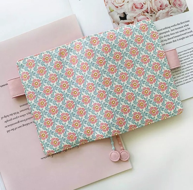 リバティ風a6サイズ手帳カバー かわいい 手帳や日記に ｃｏｍｅｔｒｕｅ