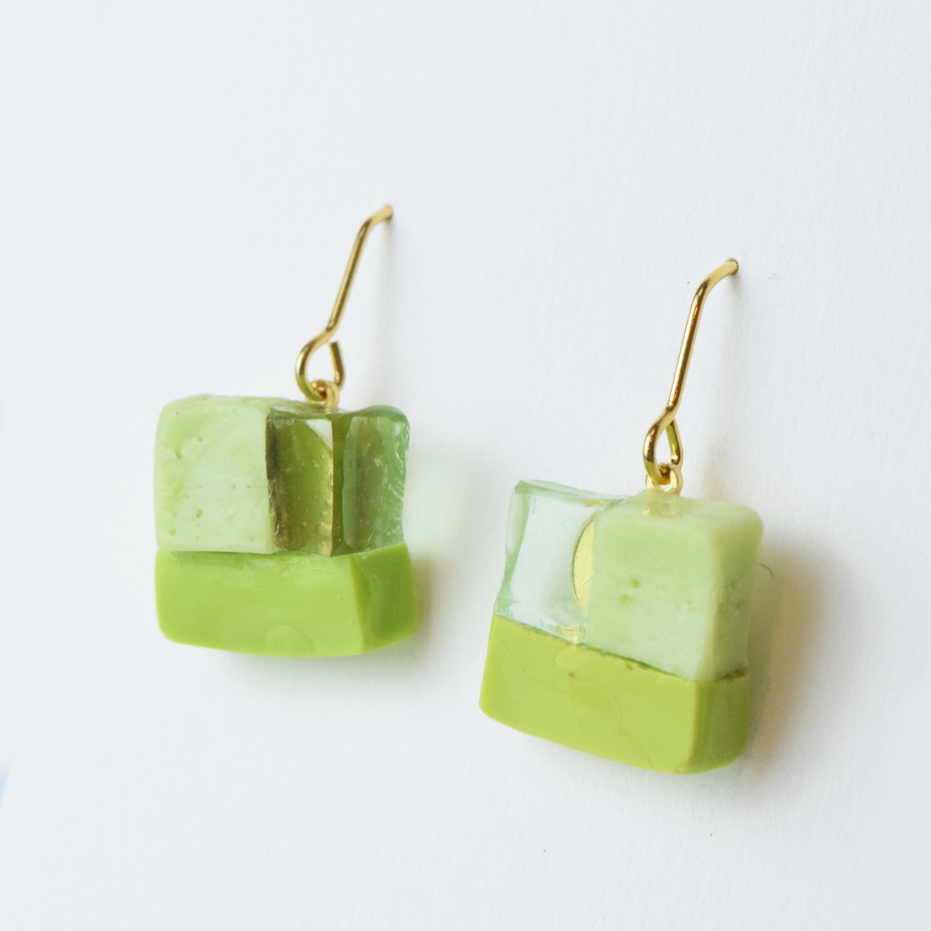 【ベーシック】フックピアスM　緑×黄緑×緑クリア