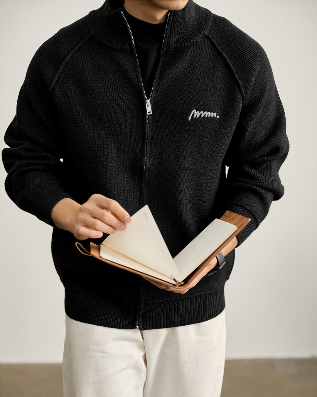 ジップアップ ロゴ入りニットジャケット 3色 A0046