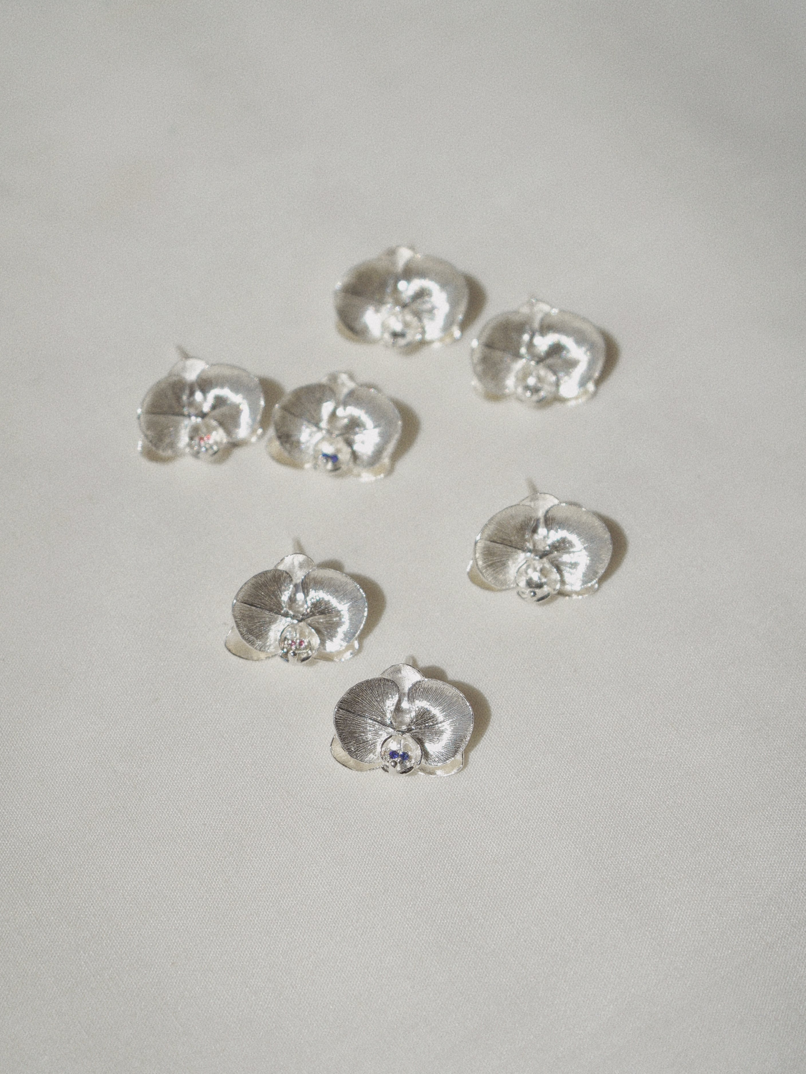 ハンドメイド 100% S925シルバーピアス 天然サファイア付き 胡蝶