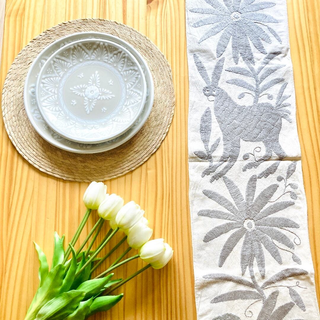 新品＊テーブルランナー＊グレー系＊オトミ刺繍＊メキシコ雑貨＊キッチン＊インテリア 新品＊テーブルランナー＊グレー系＊オトミ刺繍＊メキシコ雑貨