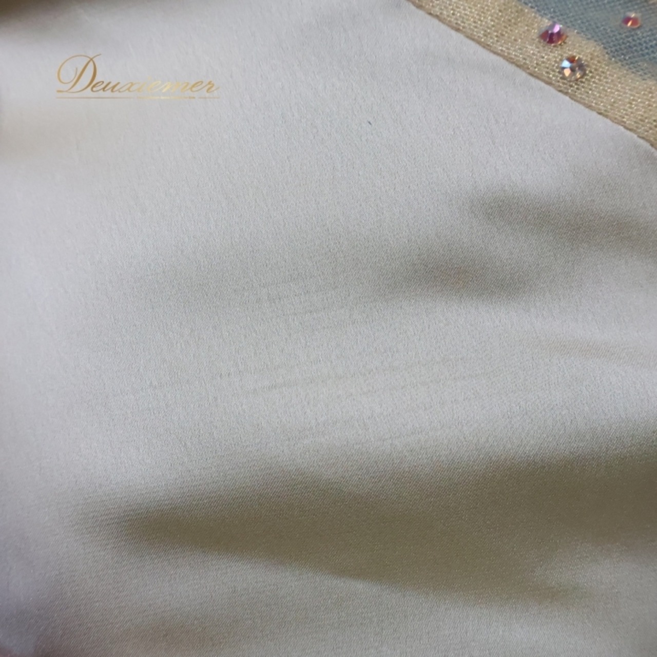 社交ダンス 衣装 タカダンス TAKADANCE スタンダードドレス スタンダード ドレス ワンピース フロート ゴールド系 ベージュ系 フロート 青 羽 金 高級感 豪華 ダンス衣装 競技用ドレス パーティードレス 美しいデザイン 鮮やか 色合い フロート付き ステージ衣装 踊