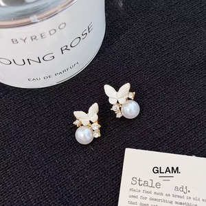 フローラバタフライピアス