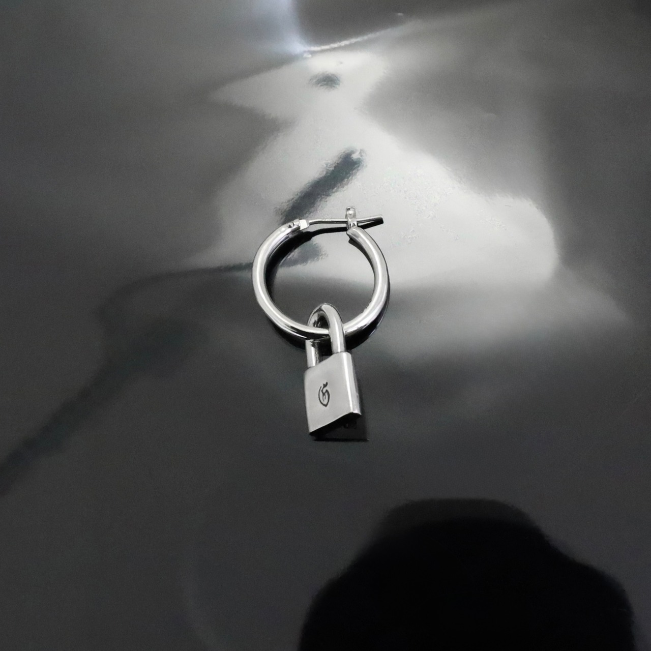 THIN HOOP [LARGE] with PADLOCK / シンフープ・L ウィズ パドロック