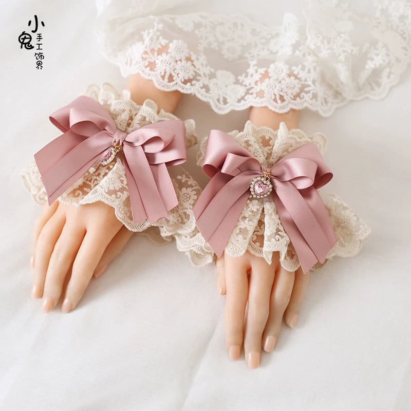 耽美なレースと桃色リボンが誘う、夢心地のハンドフリルカフス|WithU
