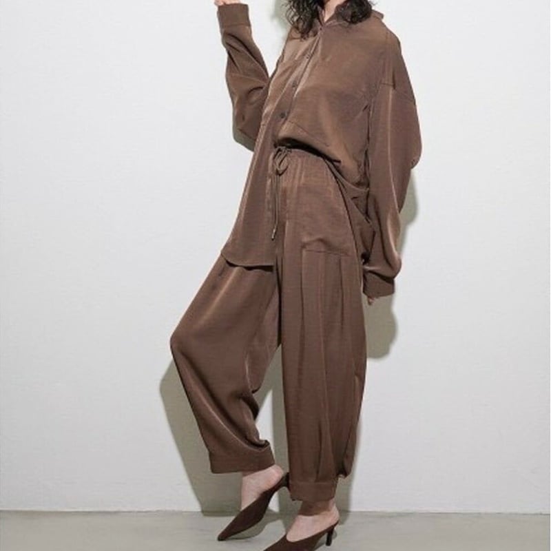 【 CYAN TOKYO 】ヘムタックグロッシーイージーパンツ