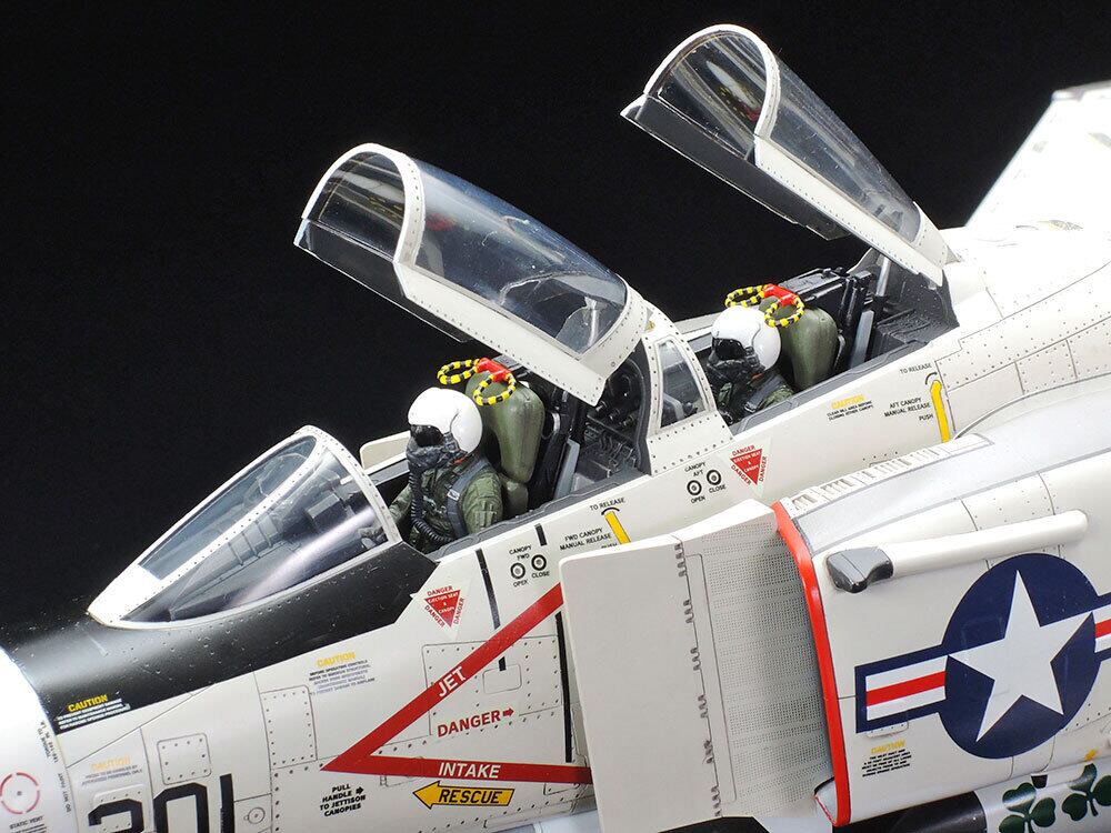 タミヤ1/32マクダネルダグラスF-4Jファントムマリーン