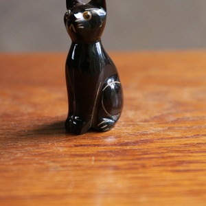 水牛の角から生まれた、艷やかな黒猫 2