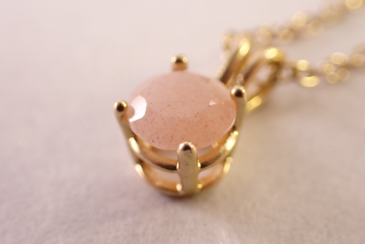 ピーチムーンストーンネックレス　0.67ct [D12‐164]