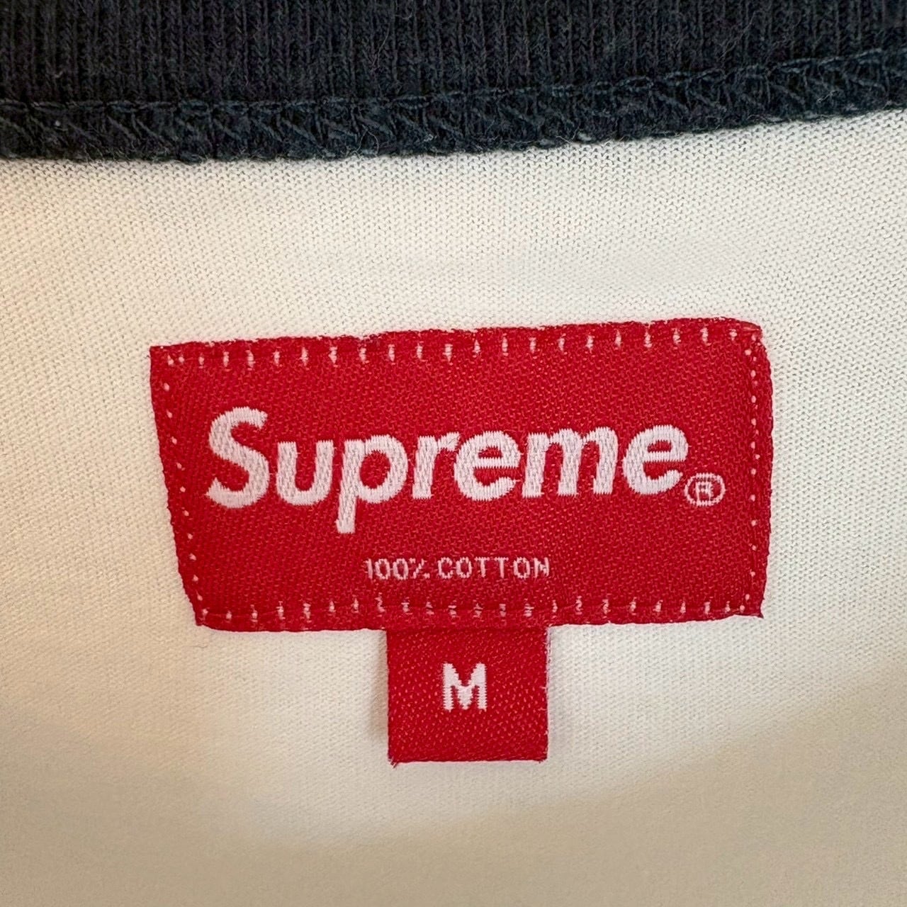 【極美品☆最高デザイン☆刺繍ロゴ】シュプリーム センターデザイン Tシャツ supreme シュプリーム Tシャツ M 刺繍ロゴ ワンポイントロゴ リンガー