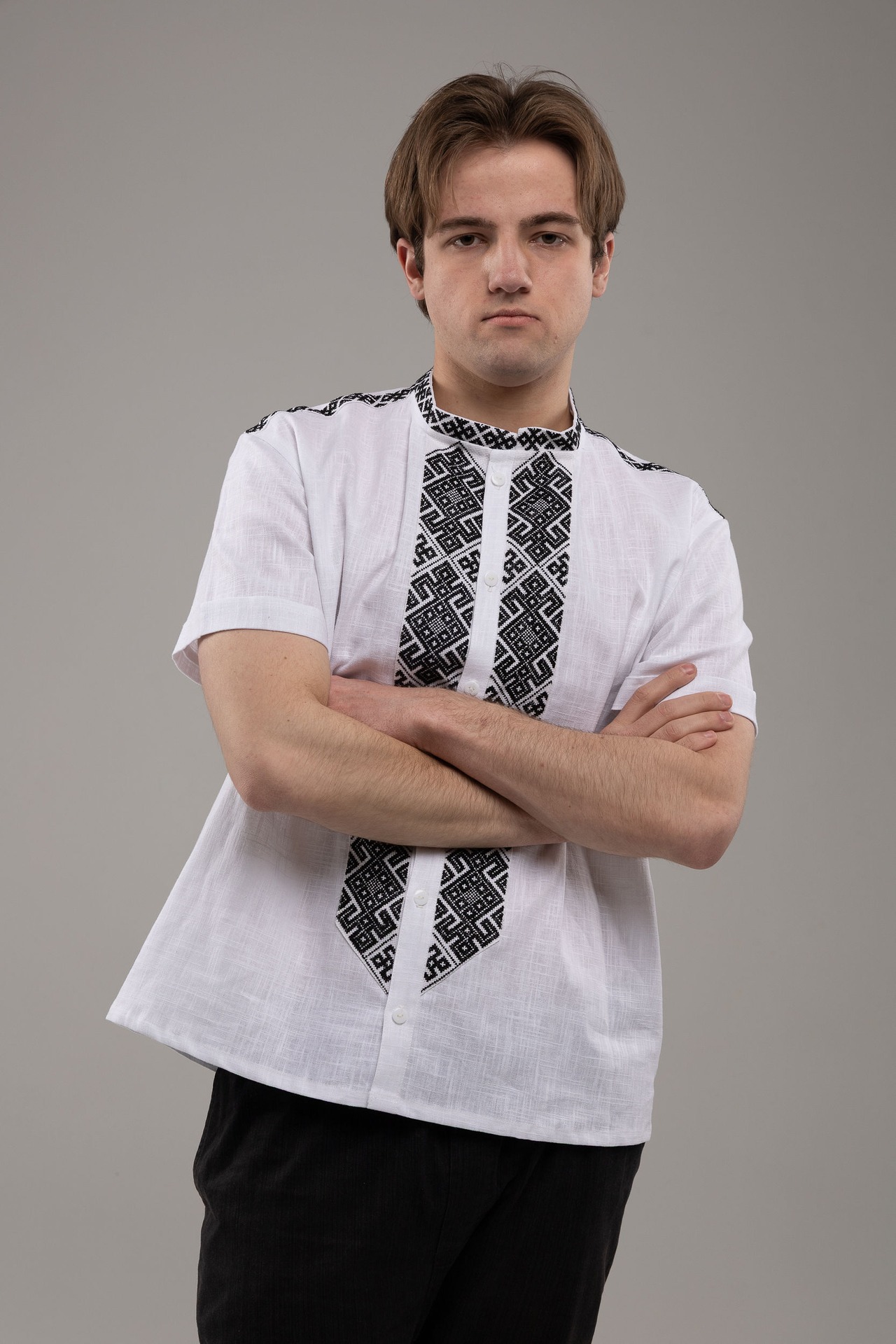 【男女兼用モデル】ウクライナ手刺繍ヴィシヴァンカ　半袖　フリーサイズ - 9