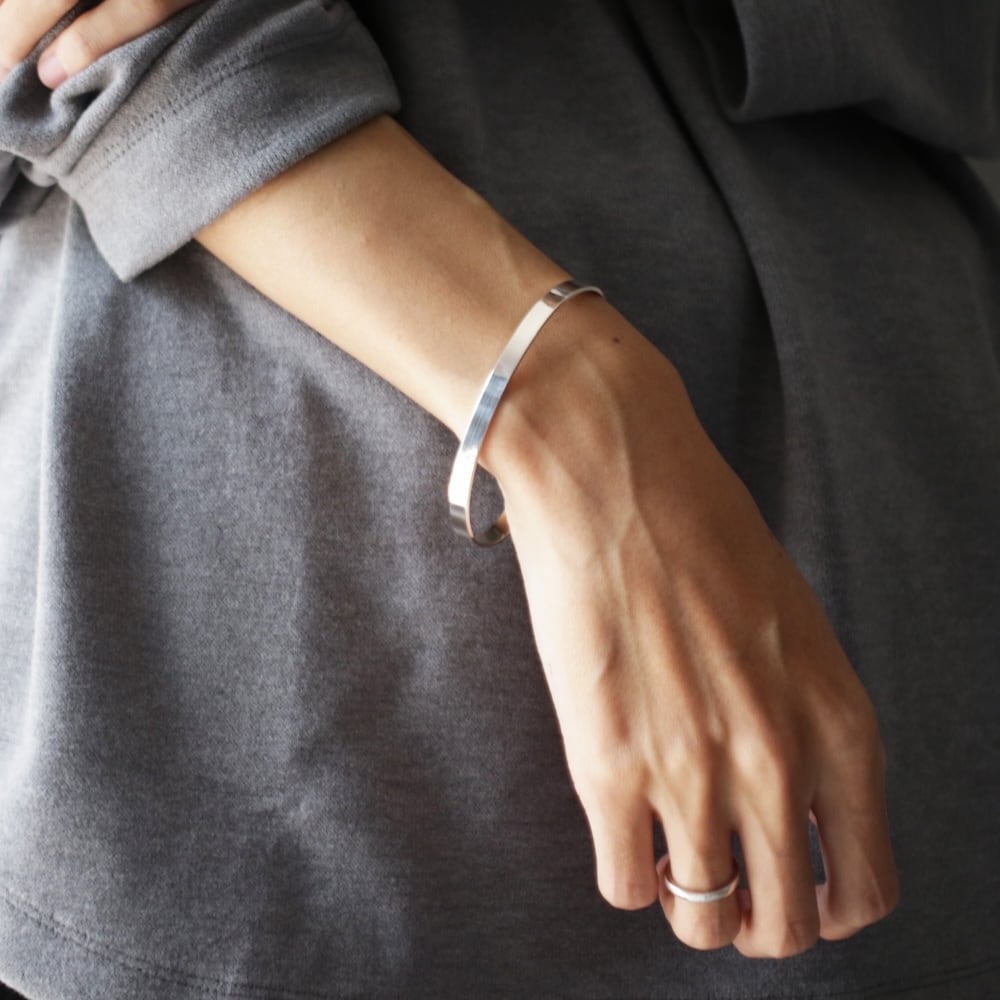 ERA./S&C FLAT BANGLE LONG | TheWeft