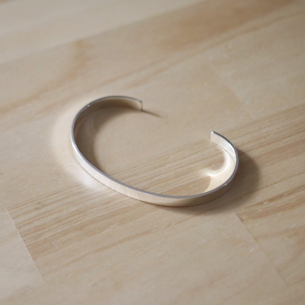 ERA./S&C FLAT BANGLE LONG | TheWeft