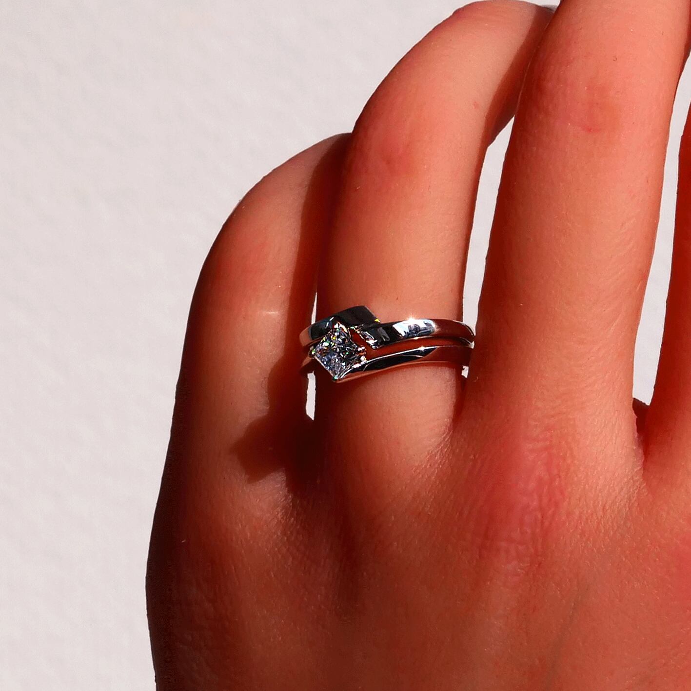 【K18ゴールド プラチナ エンゲージリング 婚約指輪】K18 Pt950 天然ダイヤモンド モアサナイト 婚約指輪 エンゲージリング シリーズ004