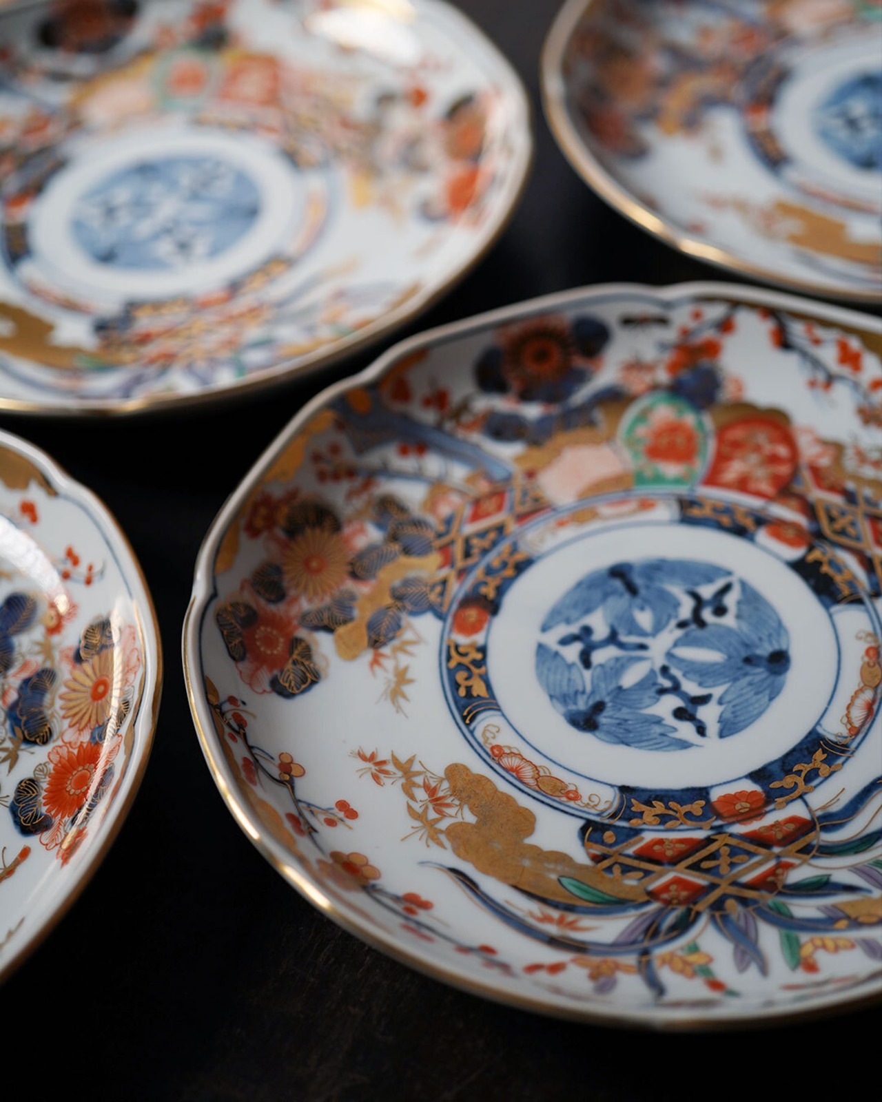 中皿　龍峯窯　古伊万里様式　染錦金彩四君子文　８枚揃