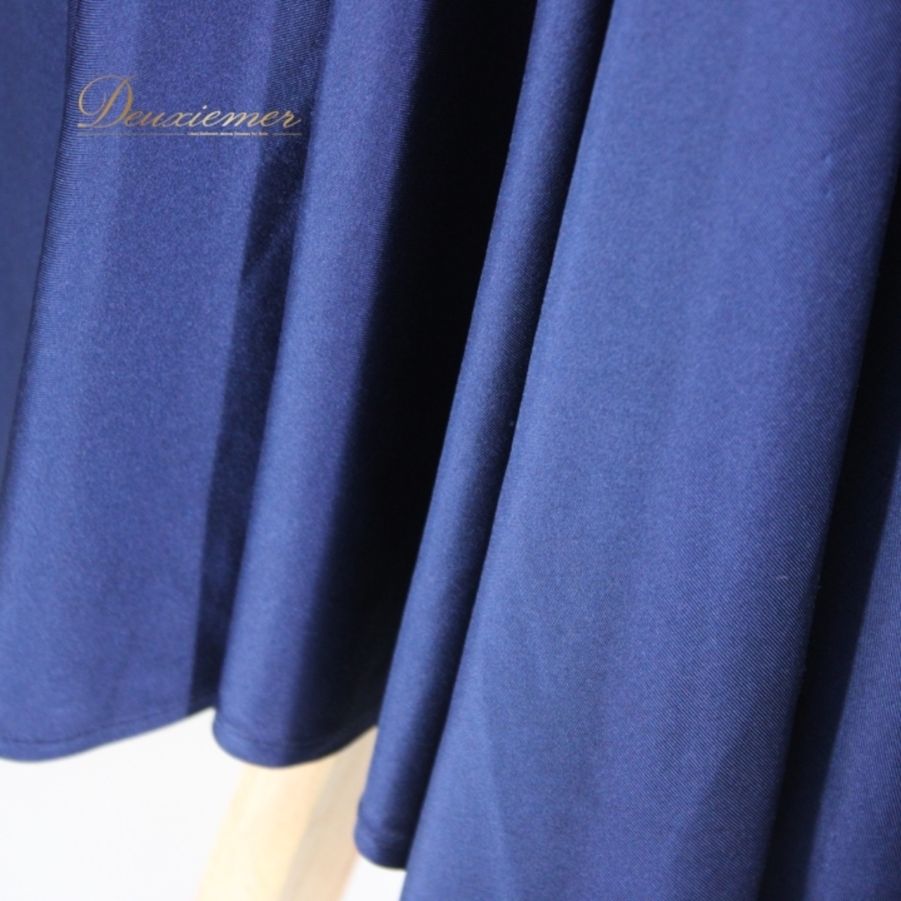 社交ダンス 衣装 スタンダード ドレス ワンピース レッスンウェア パーティ衣装 オールシーズン 青 紺 ブルー系 ネイビー系 ブラック系 長袖 深い青色 ドレッシー フラットスカート 伸縮性 優雅さ ラインストーン付き フェミニン おしゃれ コスチューム サルサ タンゴ 楽に動ける 綺麗なシルエット フォーマル 競技用 文化祭 発表会 カジュアル