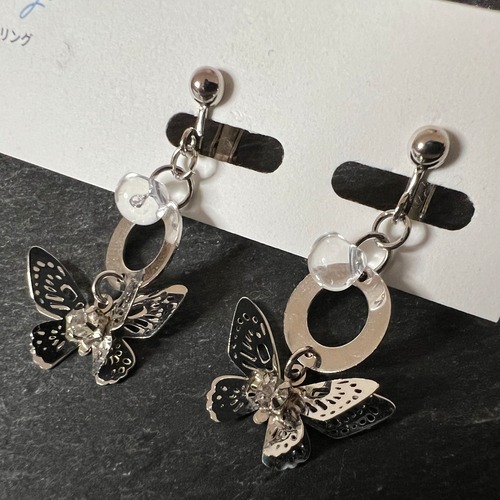 蝶々ピアス