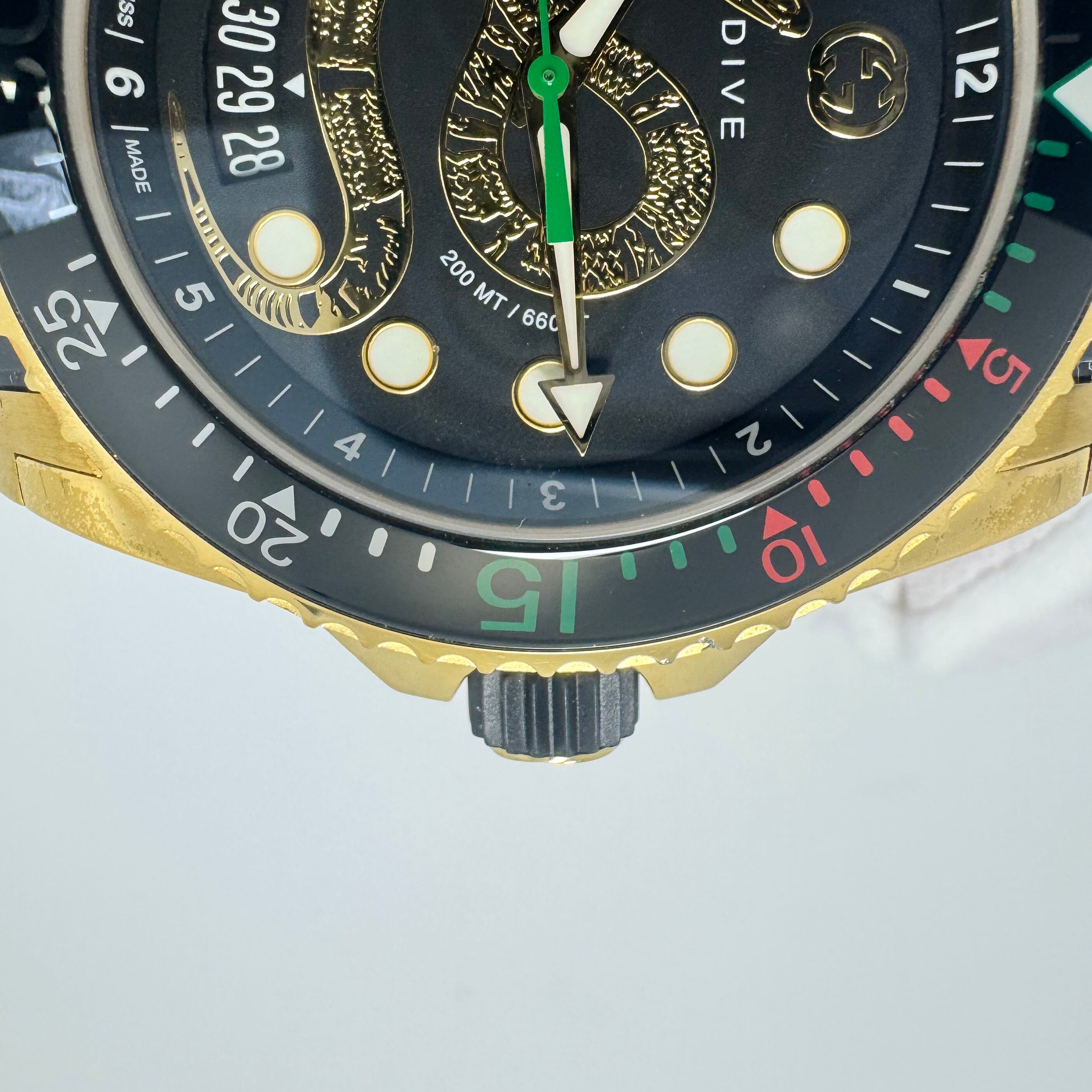 腕時計 メンズ グッチ GUCCI ダイブ YA136219 136.2 キングスネーク 蛇