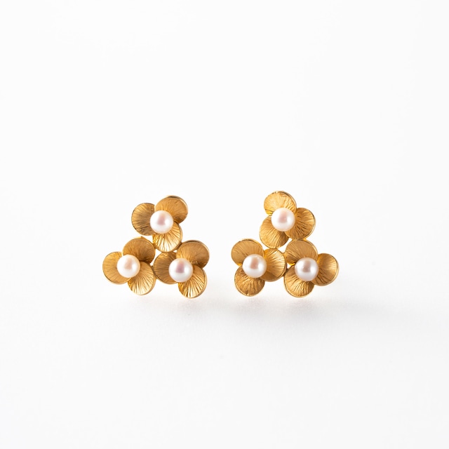 Gold pierced earrings GMA21ピアス Three petals